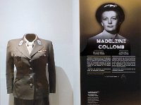 79  Engagée comme volontaire elle a travaillé comme conductrice et mécanicienne d'ambulance.