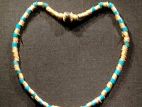 65  Pectoral en forme d oeil Oudjat avec chaîne en or et faïence egyptienne