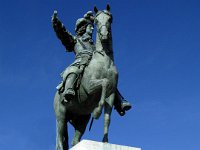 2-Statue-Louis-IV