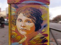 16  Elsa TRIOLET née Ella Yourievna Kagan  le 12 septembre 1896 à Moscou et morte le 16 juin 1970 à Saint-Arnoult-en-Yvelines, est une femme de lettres  née de parents juifs. Première femme à obtenir le prix Goncourt, elle est également connue sous le pseudonyme de Laurent Daniel. Elle est la sœur de Lili Brik et la compagne de Louis Aragon.