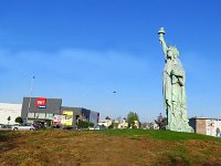 9  La Liberté éclairant le monde - Réplique en résine de 12 m- Rond-point-Route de Strasbourg