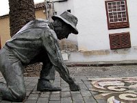 74  Statue en hommage à Alfombrista