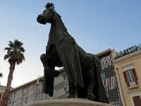 7  Cheval avec gualdrappa de Mario Ceroli