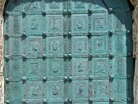 21  Porte de bronze signée Barisano da Trani